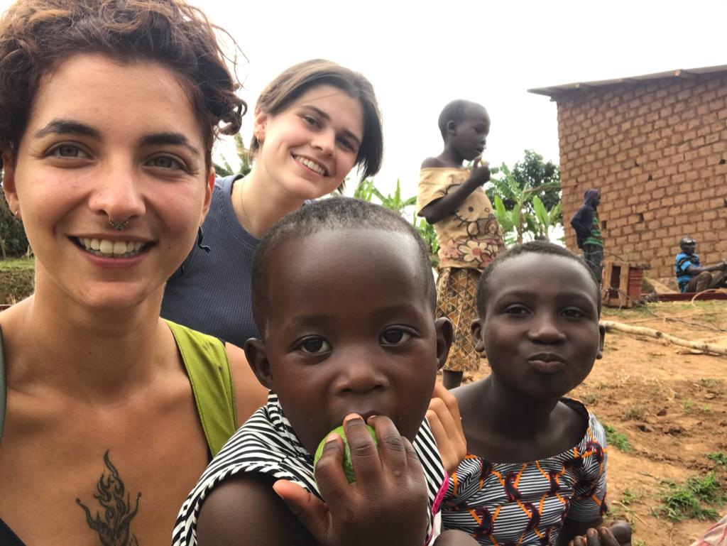 Wieder vor Ort: Celina und Susi in Ruanda